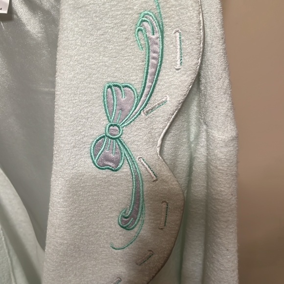 Moon Dance Robe Embroidered W/ Pockets Size 1x light green MWOT - Picture 3 of 5